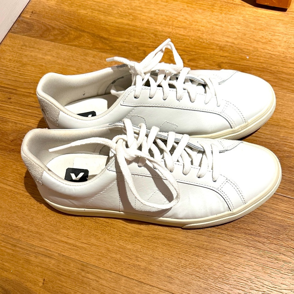 BRAND NEW VEJAS-ESPLAR LEATHER WHITE